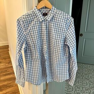 UNTUCKit Blue and White Button Down Shirt